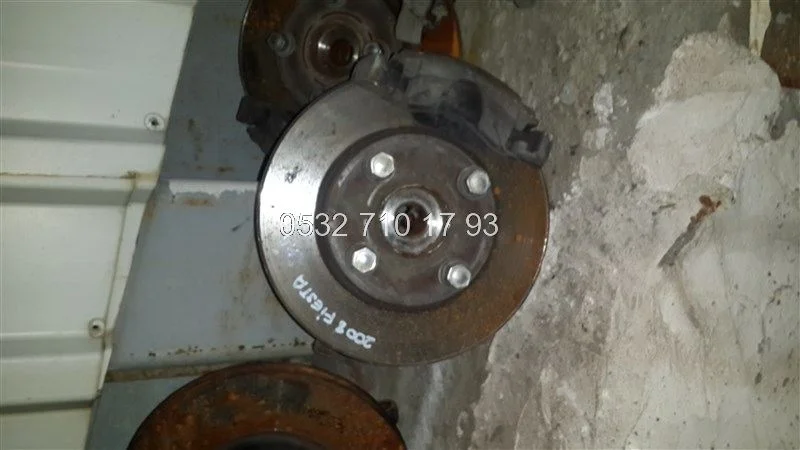 Ford Fiesta 2005-2008 Çıkma Ön Merkez Disk Taşıyıcı