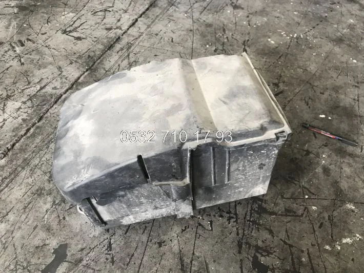 Ford Focus 2011 Çıkma Akü Yeri Kapağı