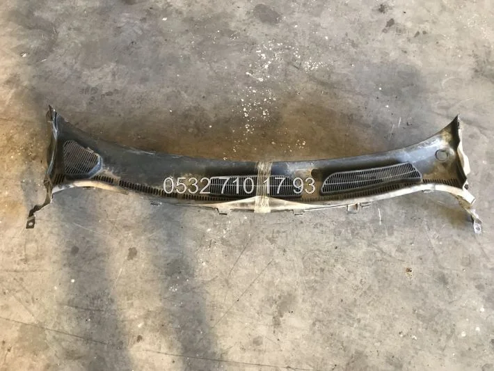 Ford Fiesta 2013 Çıkma Ön Cam Izgara