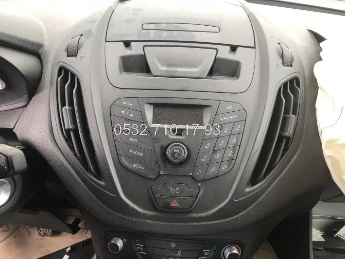 Ford Courier 2016 Çıkma Teyp Paneli